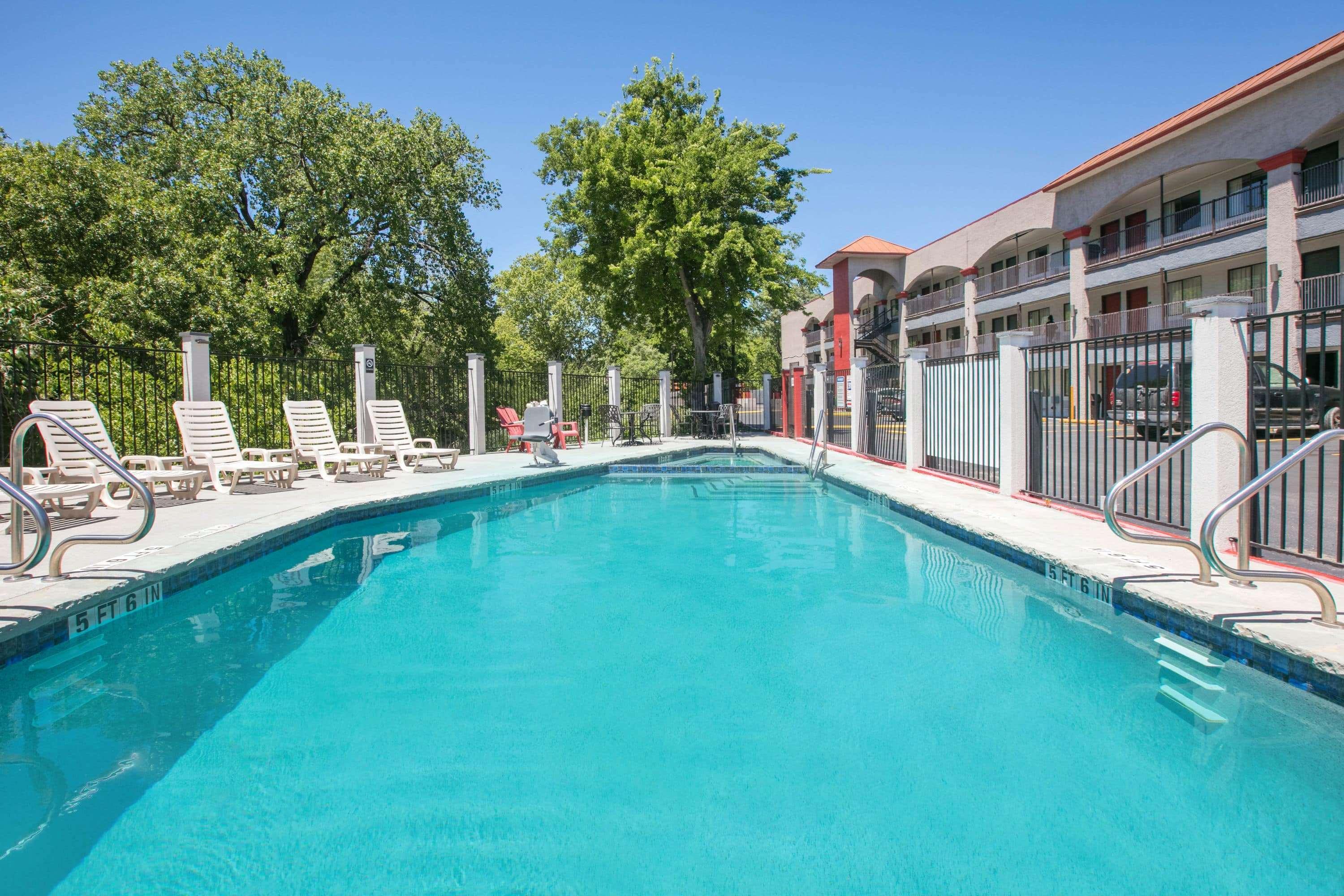 Super 8 By Wyndham Austin University/Downtown Area Exterior photo