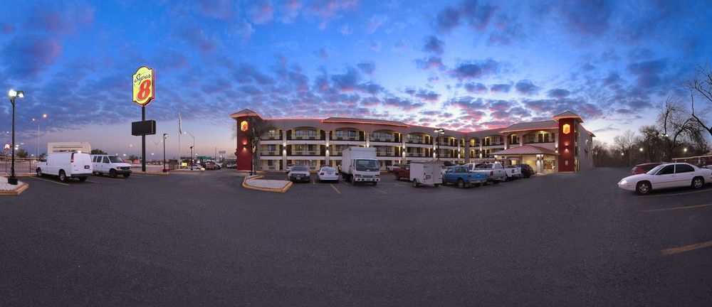Super 8 By Wyndham Austin University/Downtown Area Exterior photo