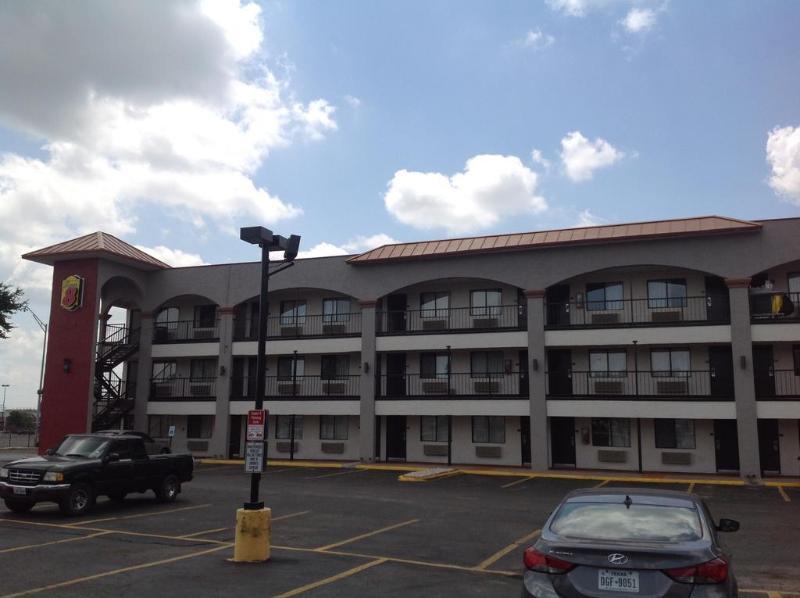 Super 8 By Wyndham Austin University/Downtown Area Exterior photo