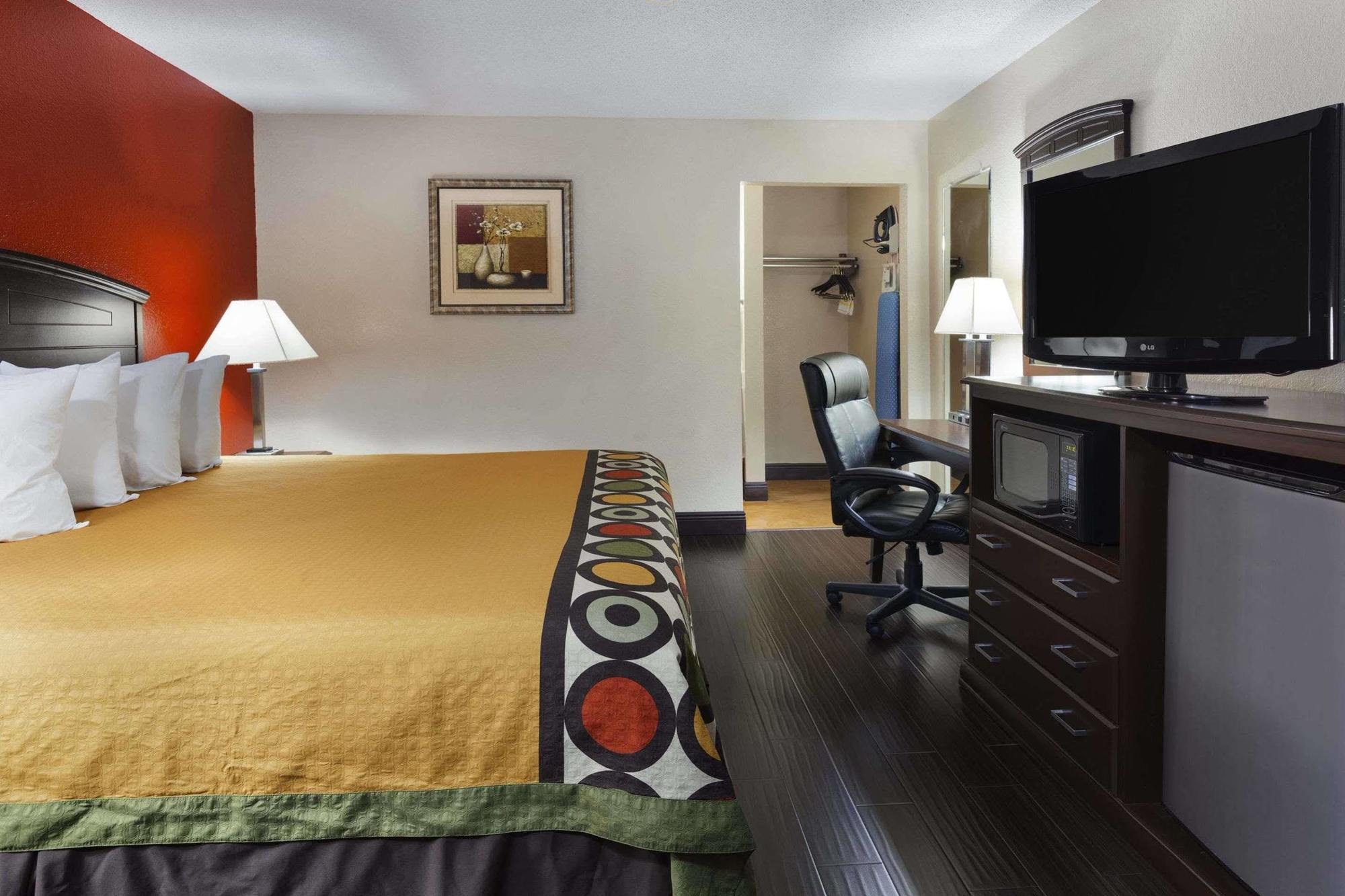 Super 8 By Wyndham Austin University/Downtown Area Exterior photo