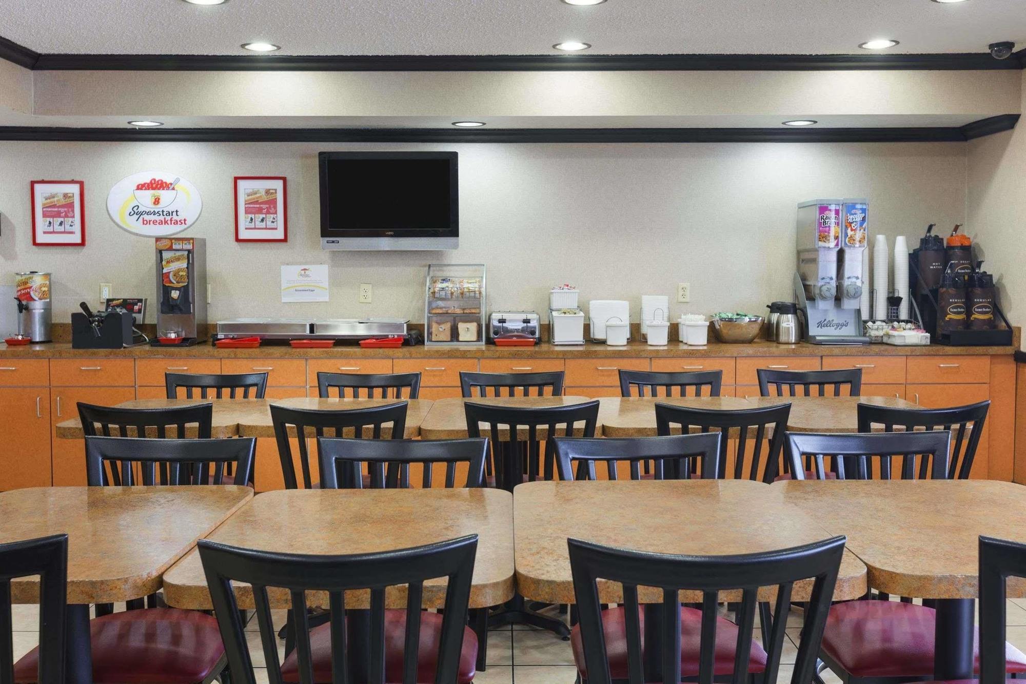 Super 8 By Wyndham Austin University/Downtown Area Exterior photo