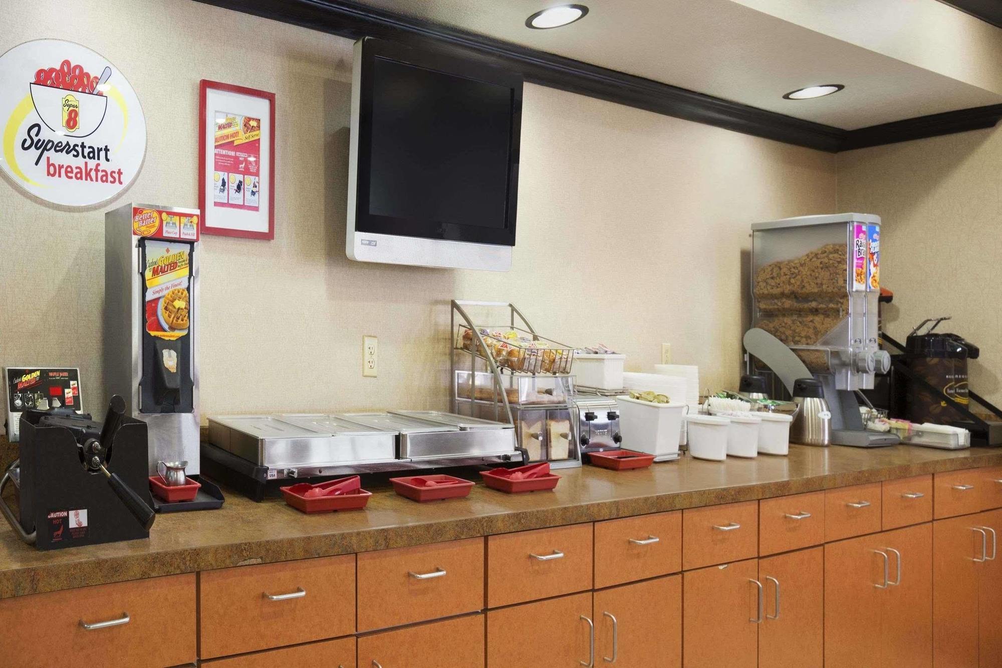 Super 8 By Wyndham Austin University/Downtown Area Exterior photo