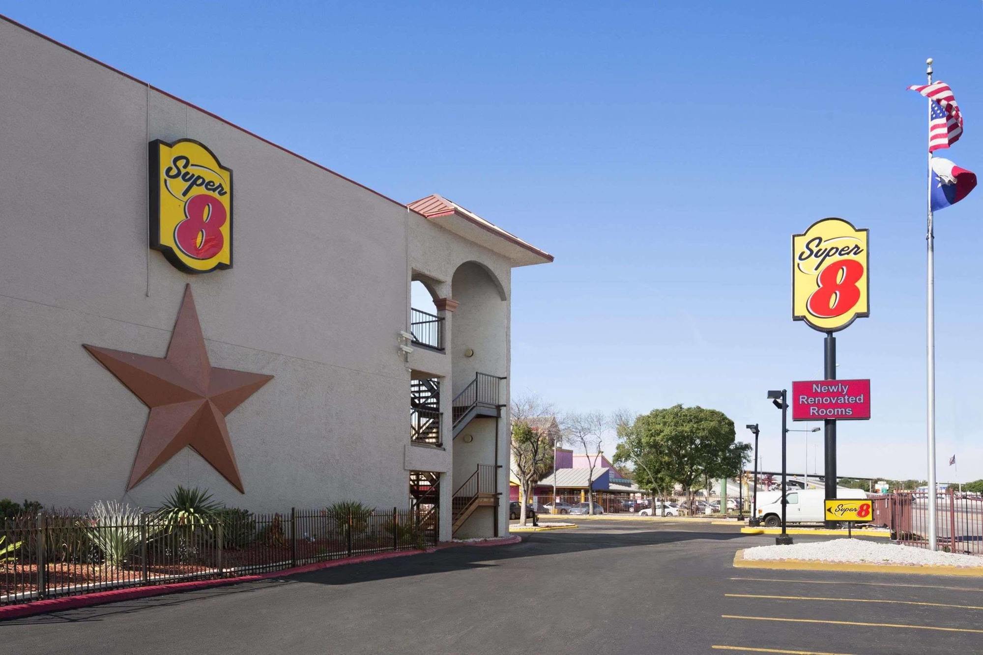 Super 8 By Wyndham Austin University/Downtown Area Exterior photo