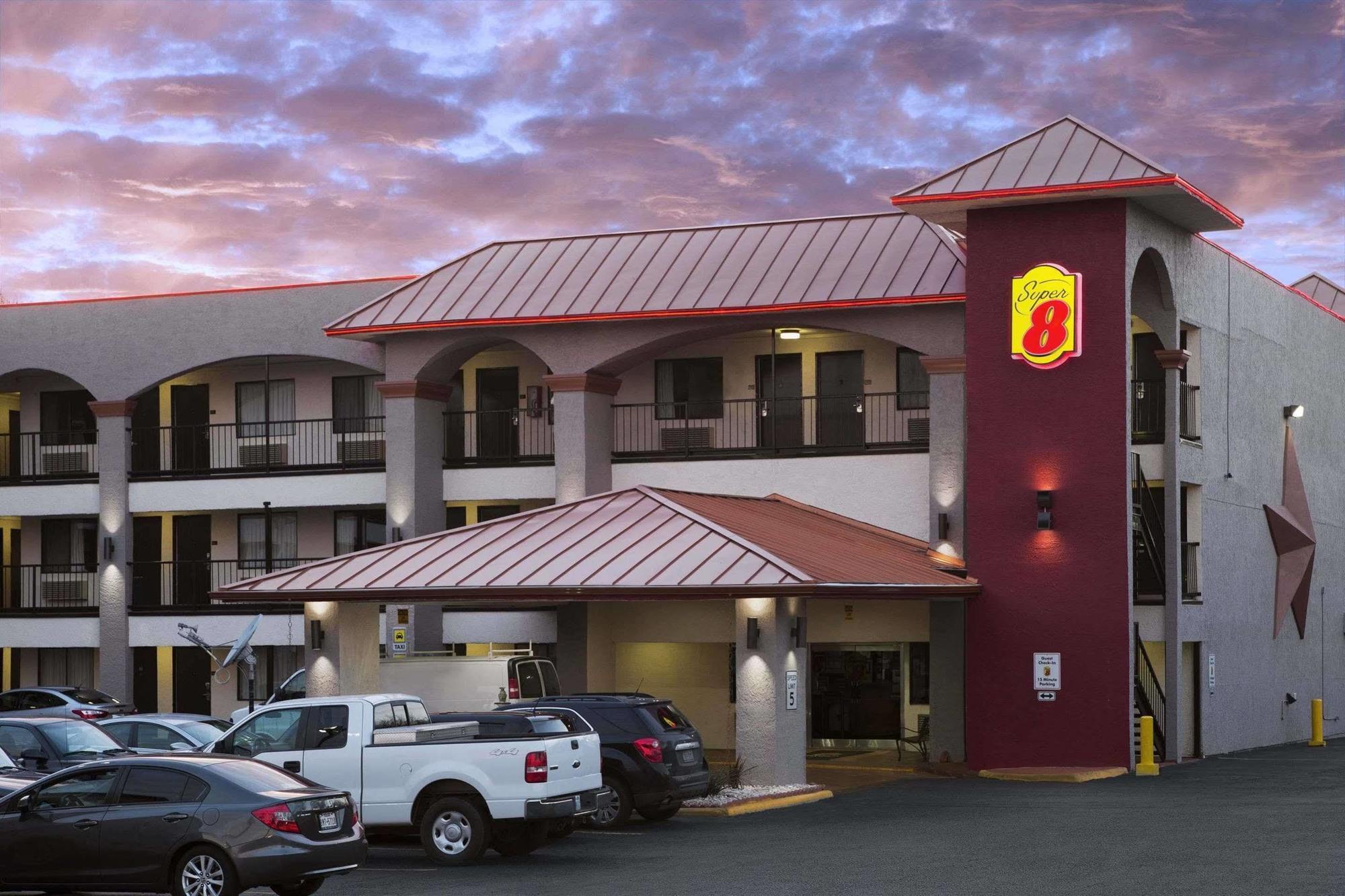 Super 8 By Wyndham Austin University/Downtown Area Exterior photo